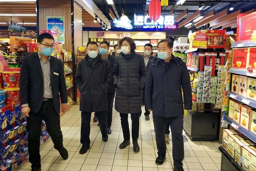 市委書(shū)記張惠一行蒞臨新瑪特購(gòu)物廣場(chǎng)視察疫情防控及市場(chǎng)供應(yīng)情況